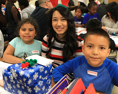 la-sierra-students-bring-holiday-cheer