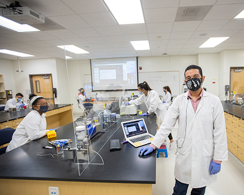 La Sierra University lab class with social distancing