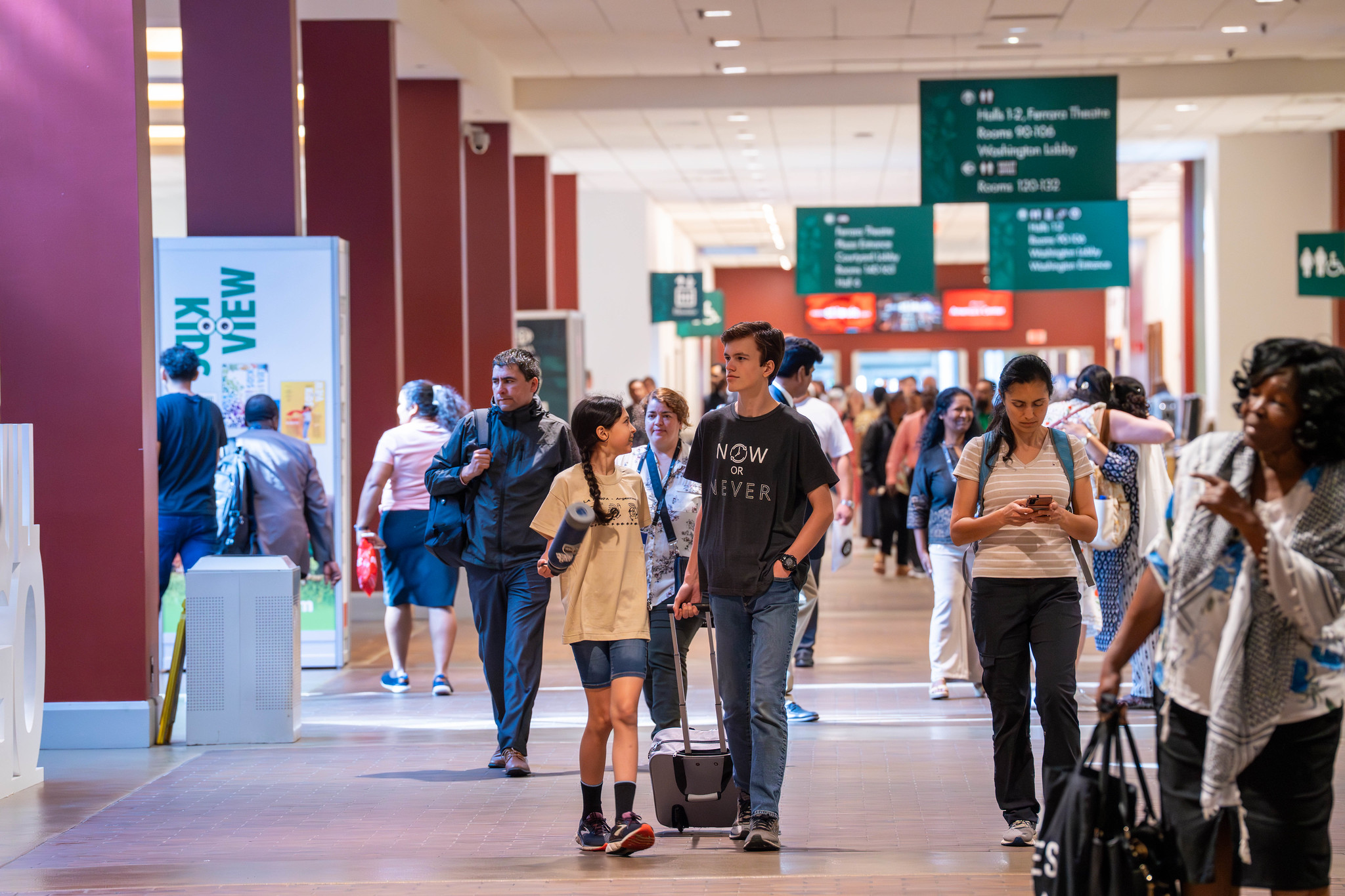 GC Attendees walk through the hallways between exhibits. 
