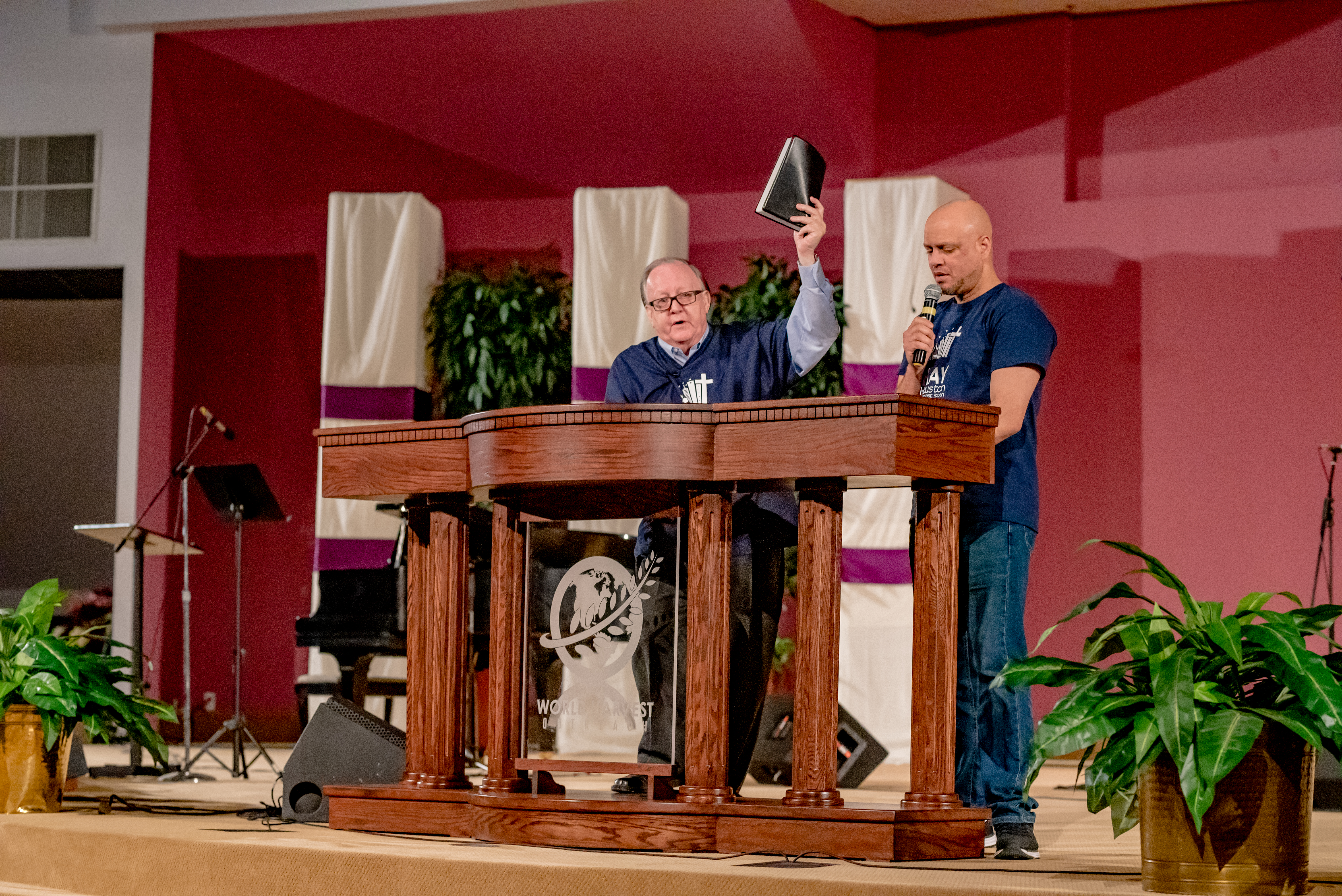 Daniel R. Jackson, president of the North American Division deliverers a message based on the Israelite judge Debra during the Youth Rally at World Harvest Outreach Seventh-day Adventist Church. Photo: Keith Goodman/World Harvest Outreach