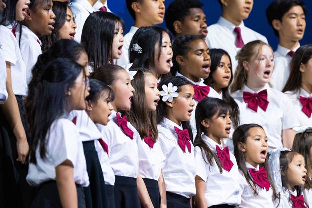 A group of children singing

AI-generated content may be incorrect.